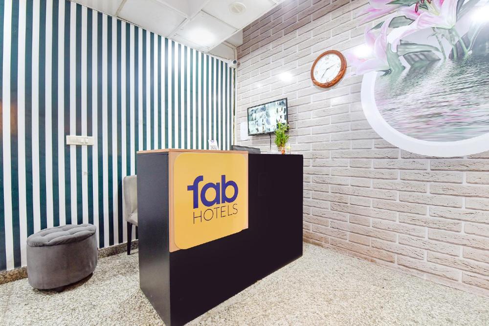 OYO SilverKey 60481 Gayatri Nagar