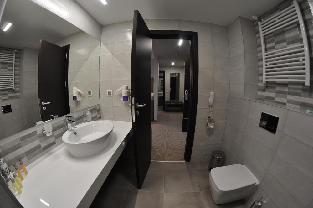 Room image 4