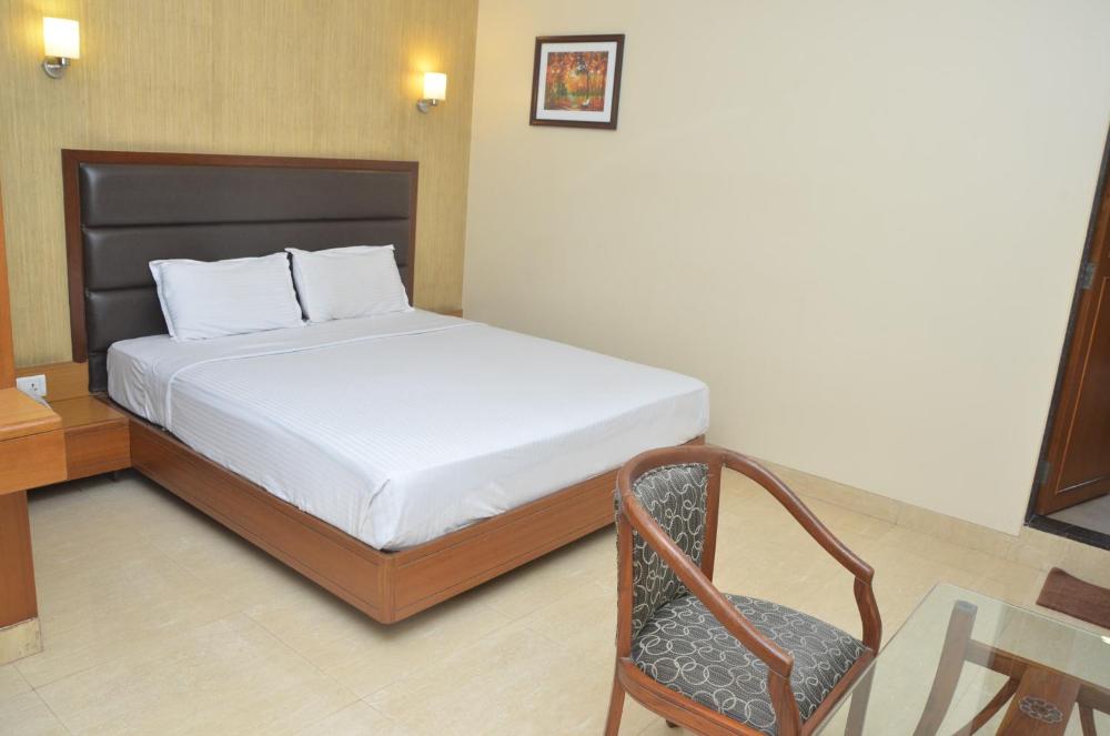 HOTEL ASHRAY INTERNATIONAL, SION - Near BKC