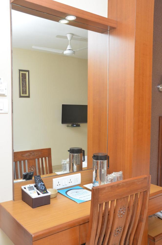 HOTEL ASHRAY INTERNATIONAL, SION - Near BKC