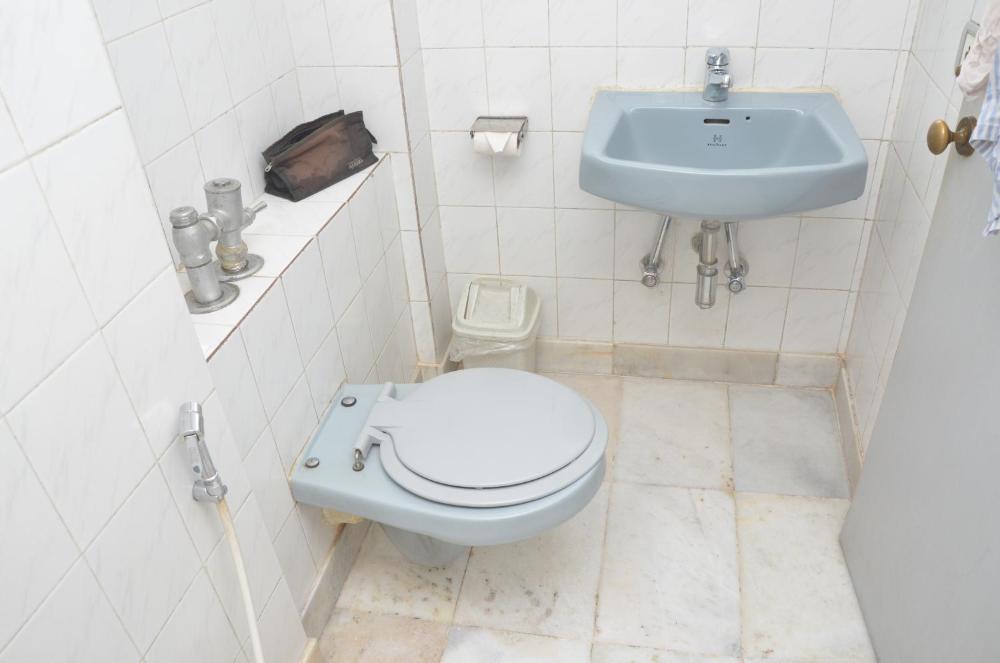 HOTEL ASHRAY INTERNATIONAL, SION - Near BKC
