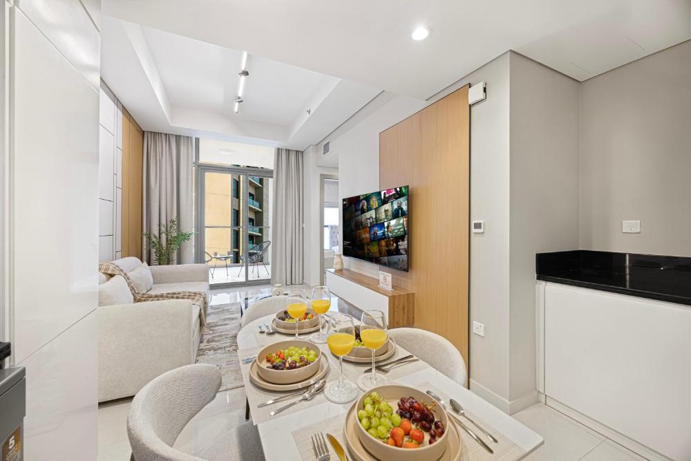Lux Apartments in BusinessBay, Canal views, Great Location