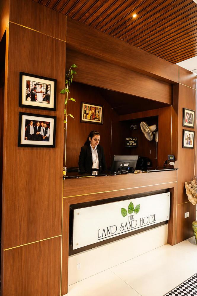 THE LAND SAND HOTEL