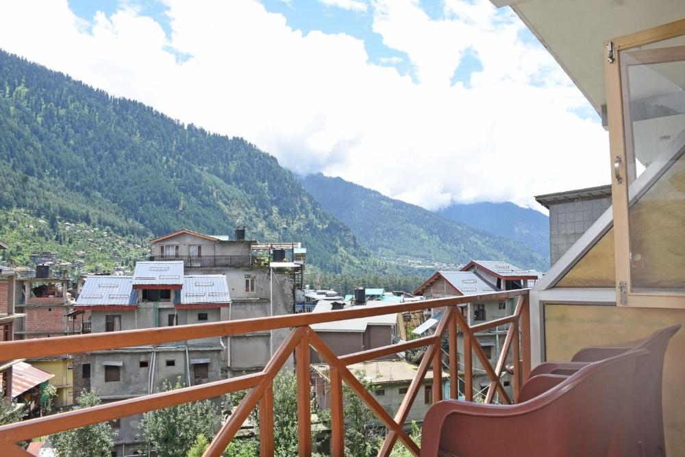 Hotel The Destination Manali (850m from Mall Road}