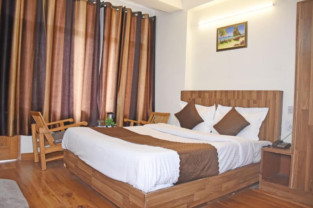 Hotel The Destination Manali (850m from Mall Road}