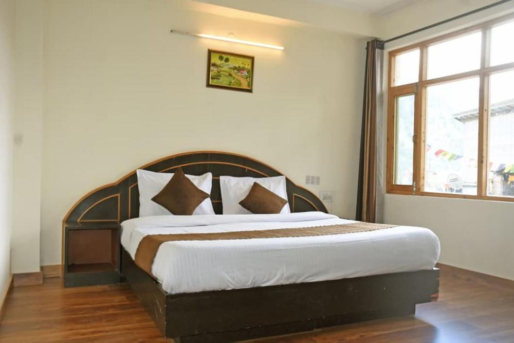 Hotel The Destination Manali (850m from Mall Road}