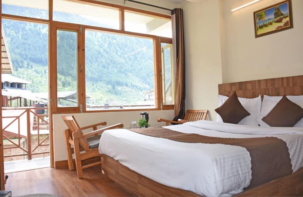 Hotel The Destination Manali (850m from Mall Road}