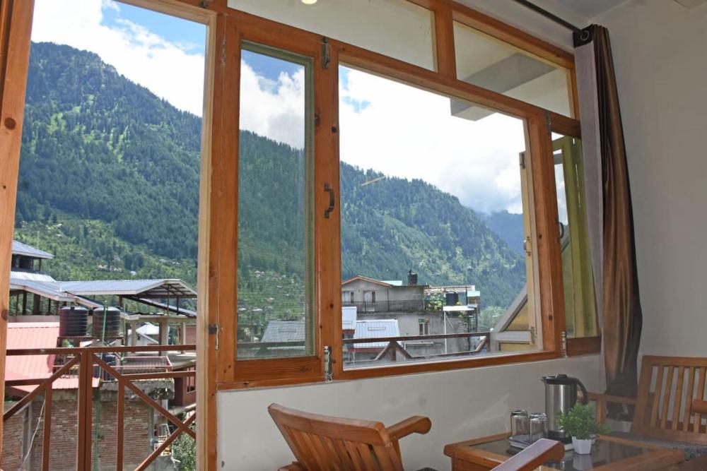 Hotel The Destination Manali (850m from Mall Road}