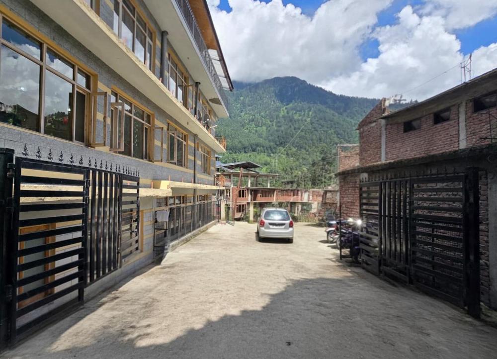 Hotel The Destination Manali (850m from Mall Road}