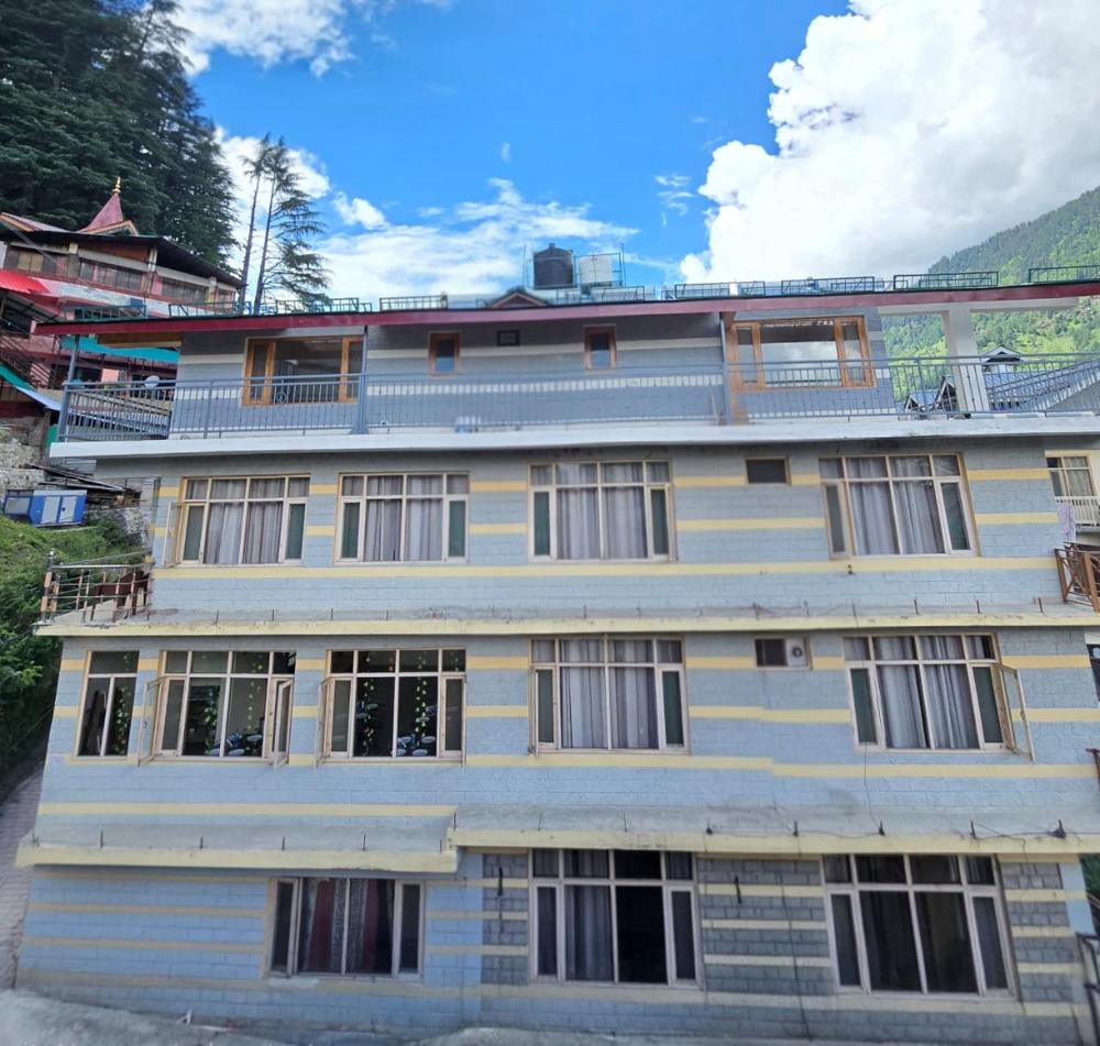 Hotel The Destination Manali (850m from Mall Road}