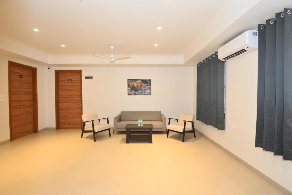 Hotel Layover Stay-3 Minutes From the Airport