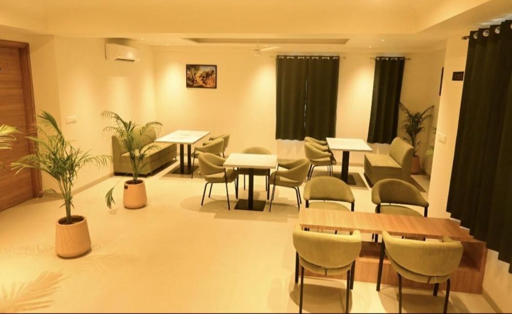 Hotel Layover Stay-3 Minutes From the Airport