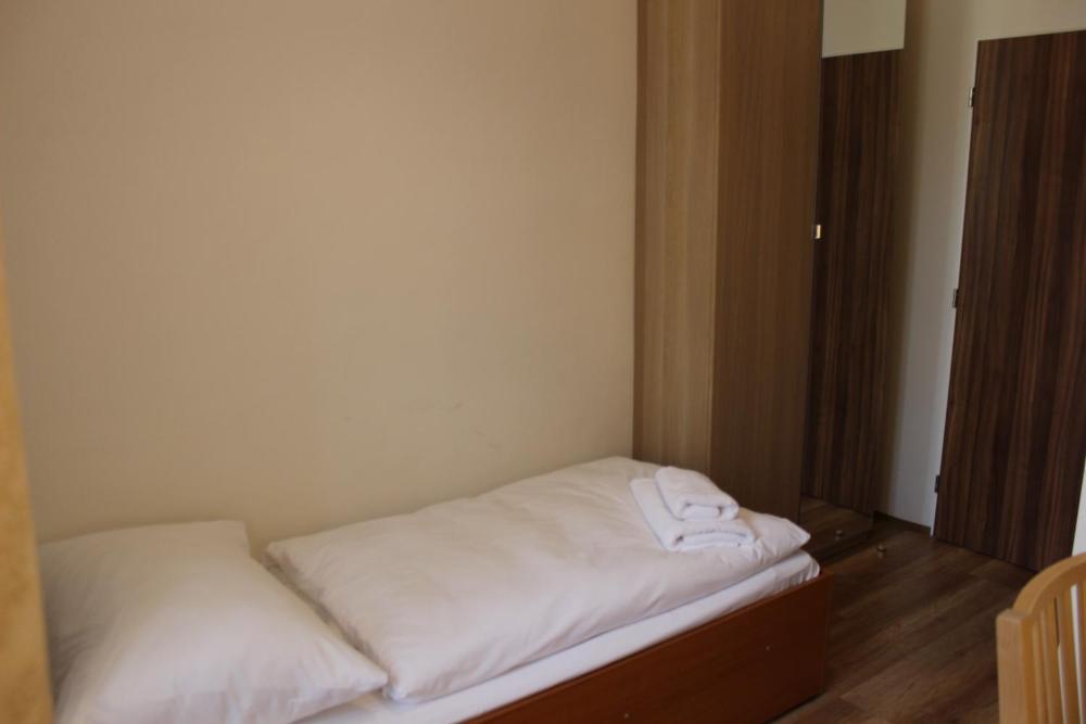 Room image 2