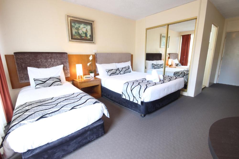 Molly Morgan Motor Inn