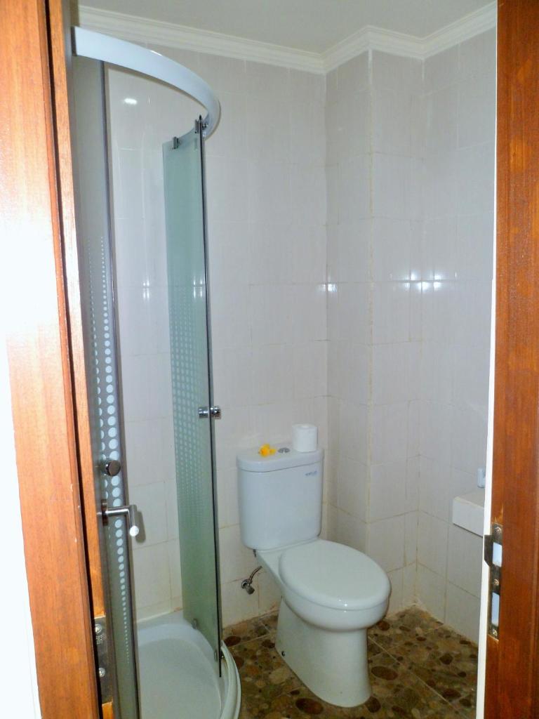 Двухместный (Двухместный номер с 2 отдельными кроватями и окном), Nuriani Restaurant and Rooms