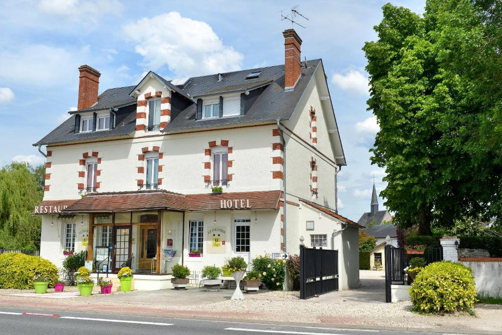 Logis Hôtels Restaurant Le Dauphin photo 2