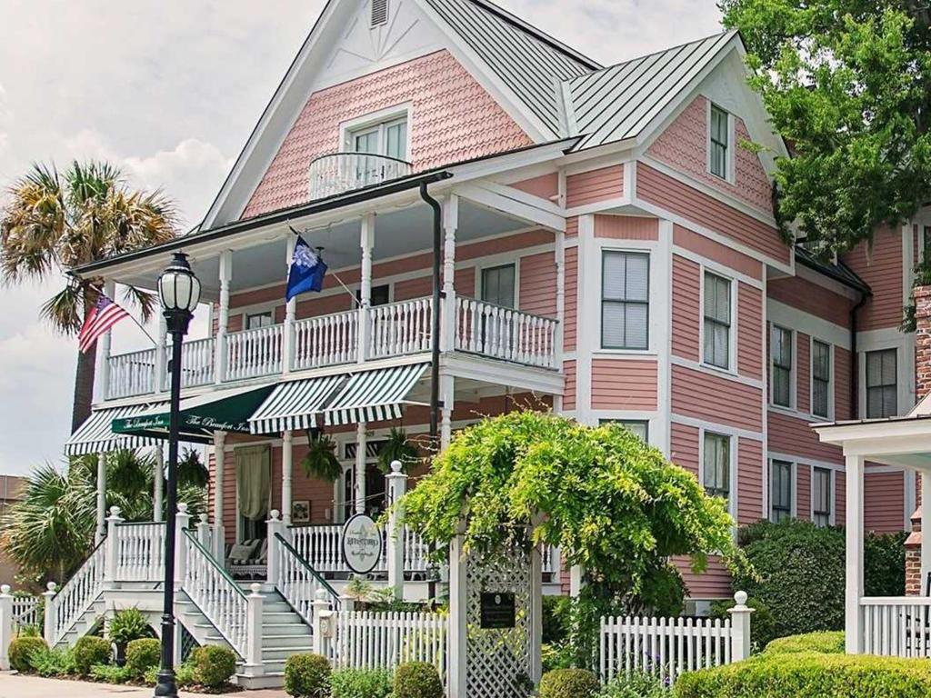 Beaufort Inn image