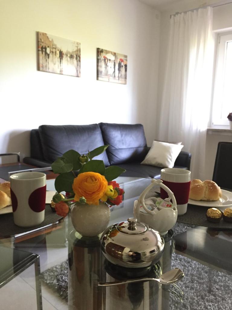 Apartment - zentrumsnah, eigener Parkplatz und großer Balkon ins Grüne photo 2