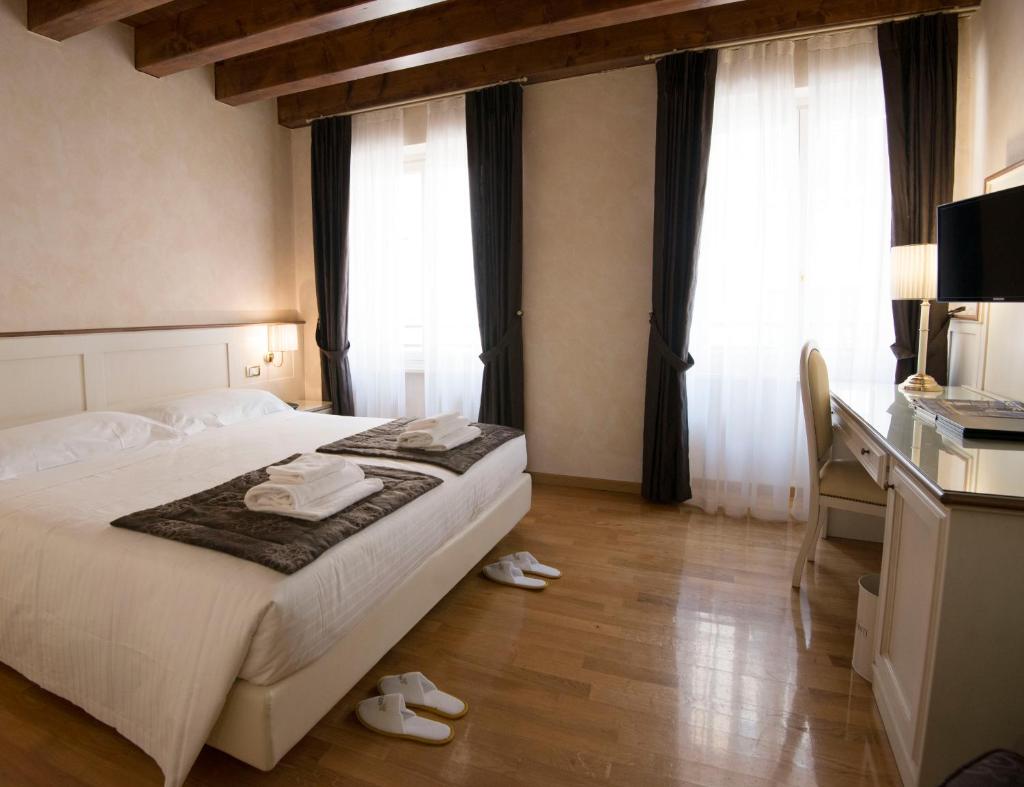 Albergo Mazzanti - Tap to explore photos