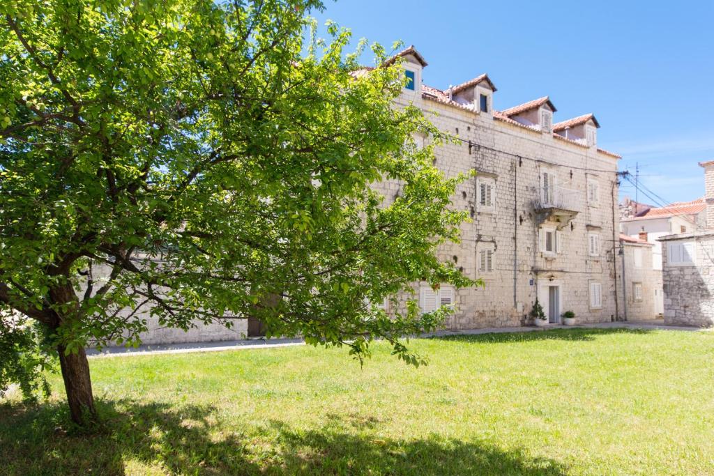 Top-Floor Apartment in Trogir Center photo 3