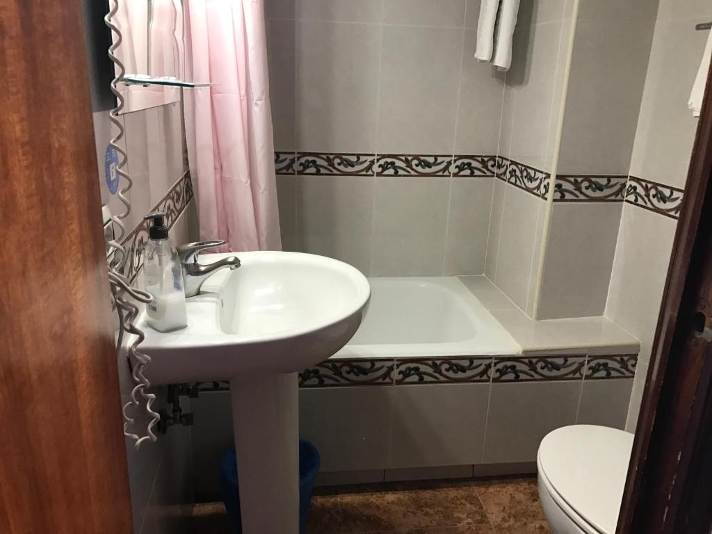 Трехместный (Трехместный номер с балконом), Madrid Playa Rooms
