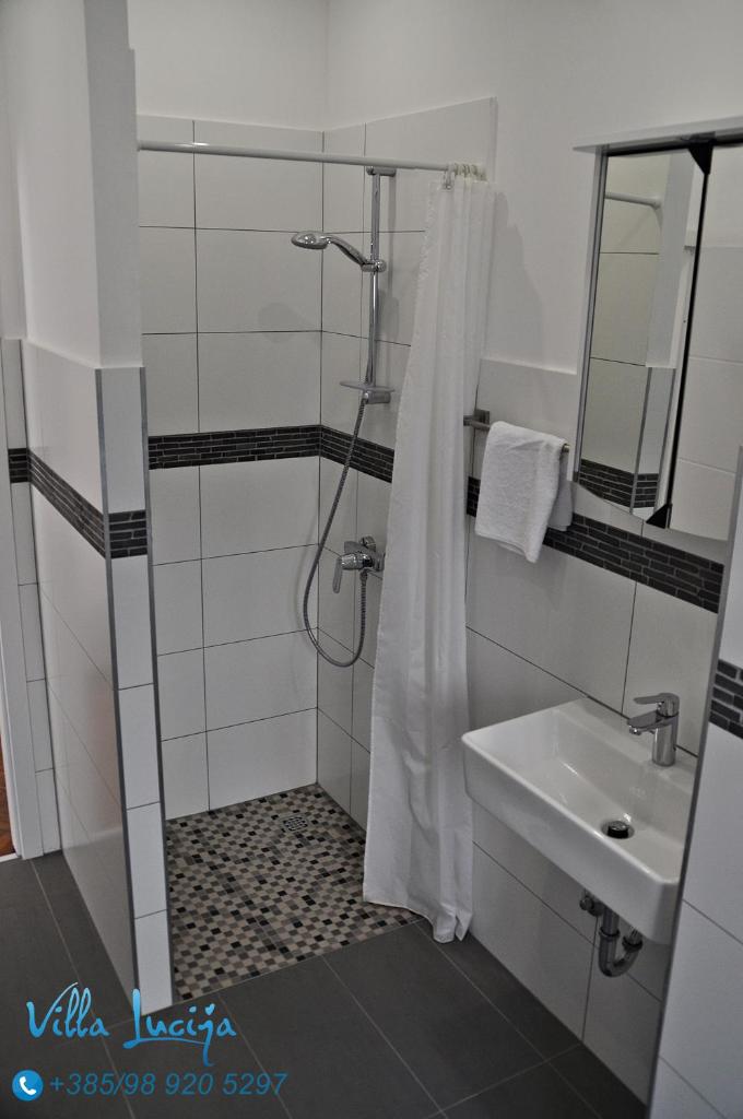 Rooms Villa Lucija photo 4