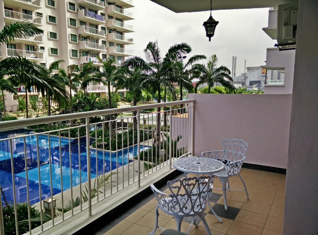 Indah Alam Condo photo 2
