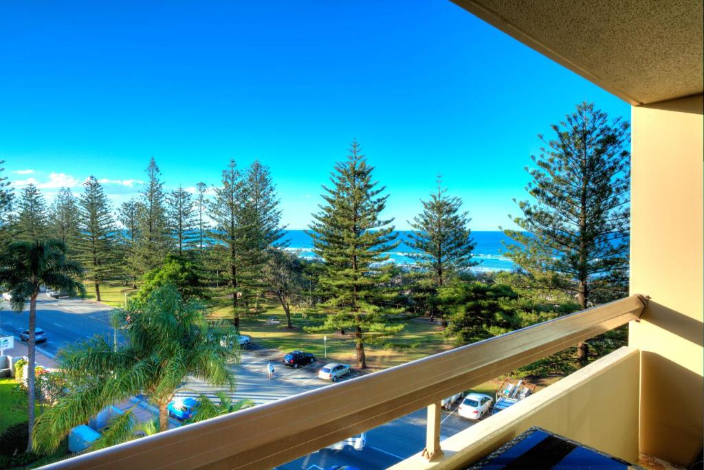 Oceania on Burleigh Beach Room Type - Superior Three-Bedroom Apartment Ocean Vista