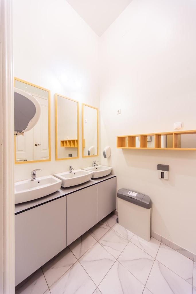 Номер (Кровать в общем 6-местном номере для мужчин и женщин), The Independente Hostel & Suites