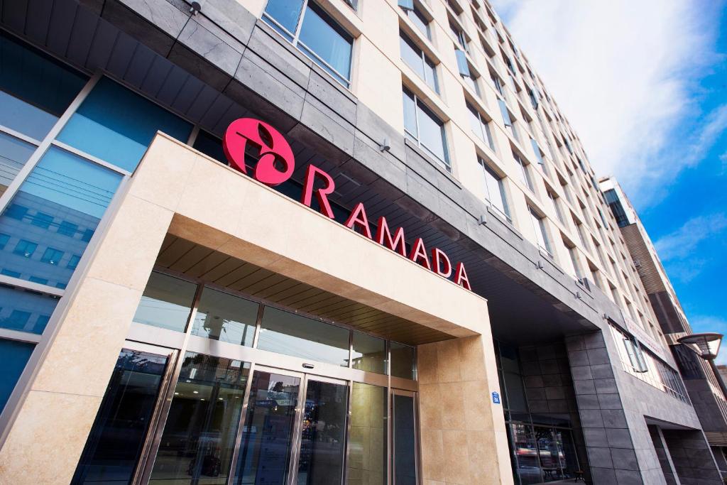 Ramada by Wyndham Jeju City Hall photo 1