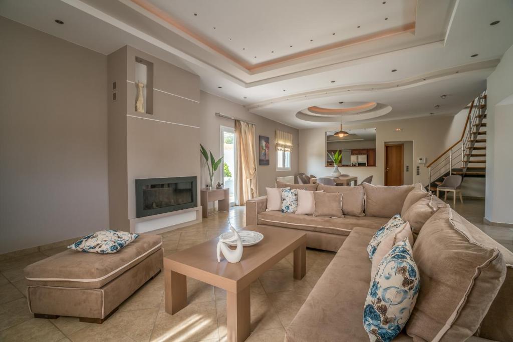 Ostria Luxury Villa - Tap to explore photos