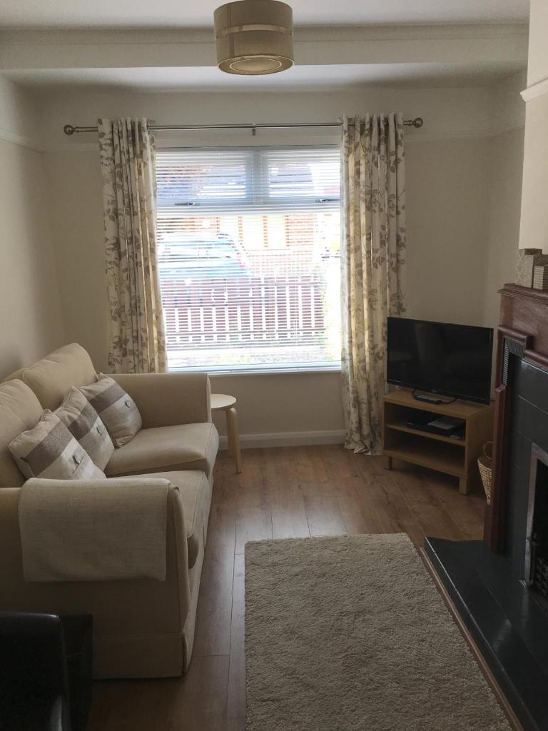Belfast Holiday Home - Tap to explore photos