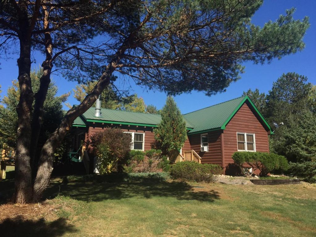 Esther Mountain Chalet image