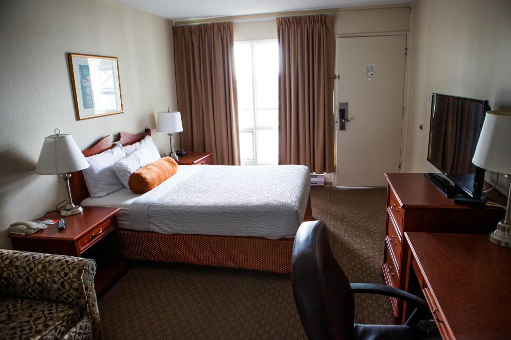 Knights Inn Lethbridge photo 3