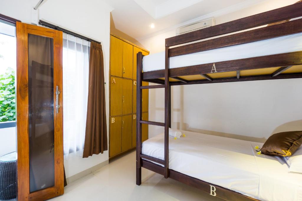 Nyuh Gading Home Stay Lembongan - Tap to explore photos