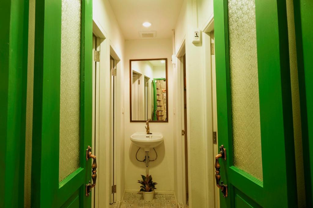Номер (Кровать в общем 8-местном номере для женщин), Ratana Boutique Hostel
