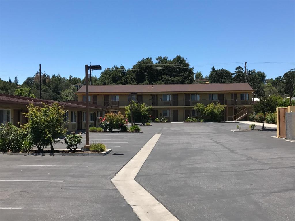 Budget Inn photo 3