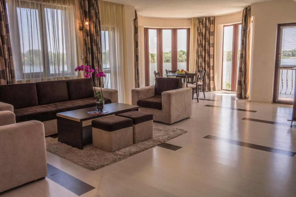 Prestige Hotel photo 1