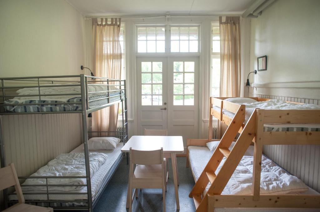 Ronneby Brunnspark Vandrarhem och B&B Room Type - Family Room with Shared Bathroom (2 Adults + 3 Children)
