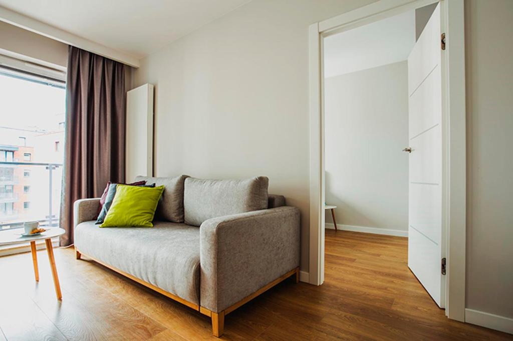 Апартаменты (Апартаменты с 1 спальней и балконом), Holidays Home Apartamenty Chmielna