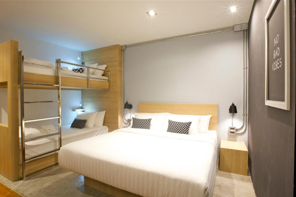 The Plug Hotel photo 2