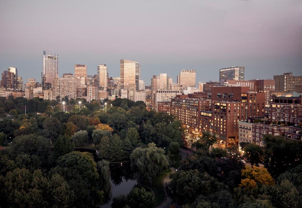Four Seasons Hotel Boston image