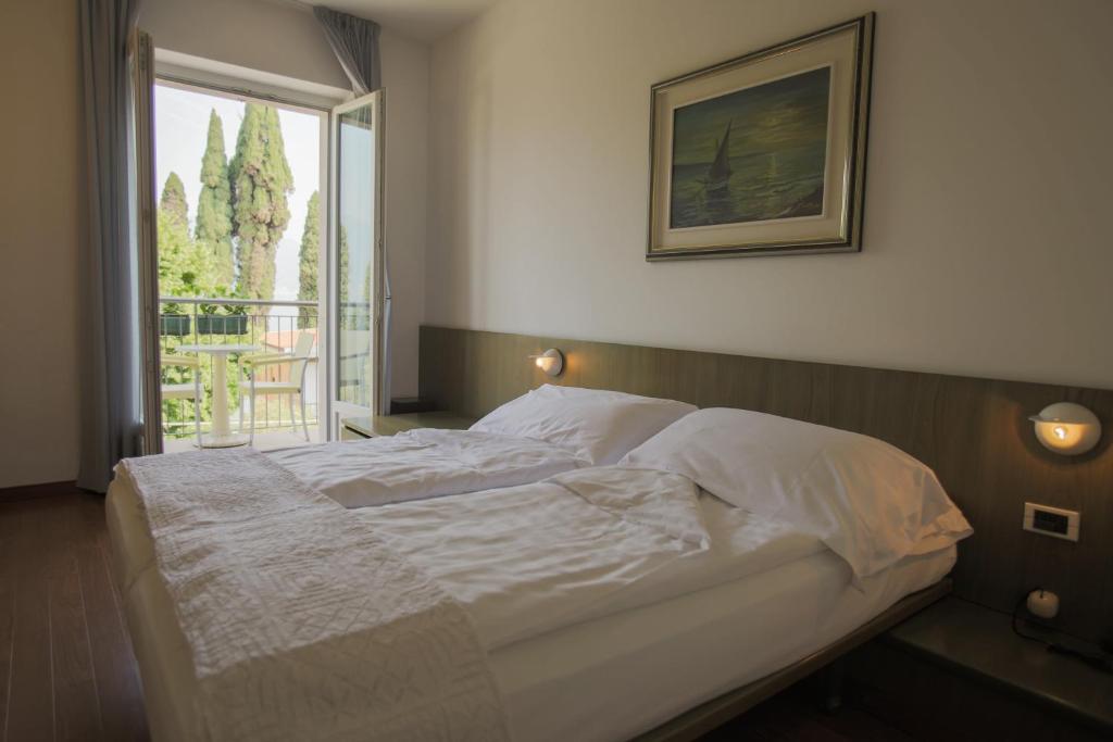 Hotel Al Caval - Tap to explore photos