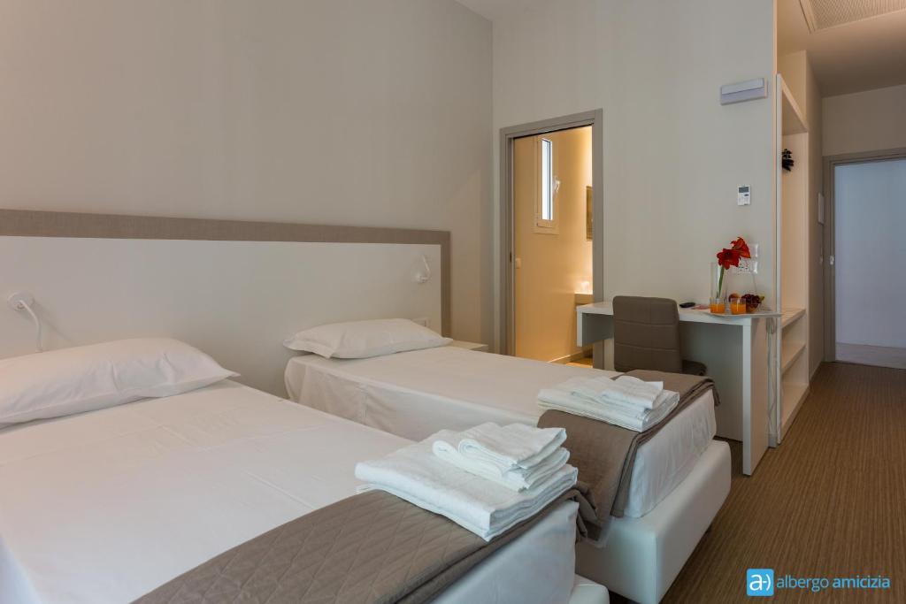 Hotel Amicizia Rimini - Tap to explore photos