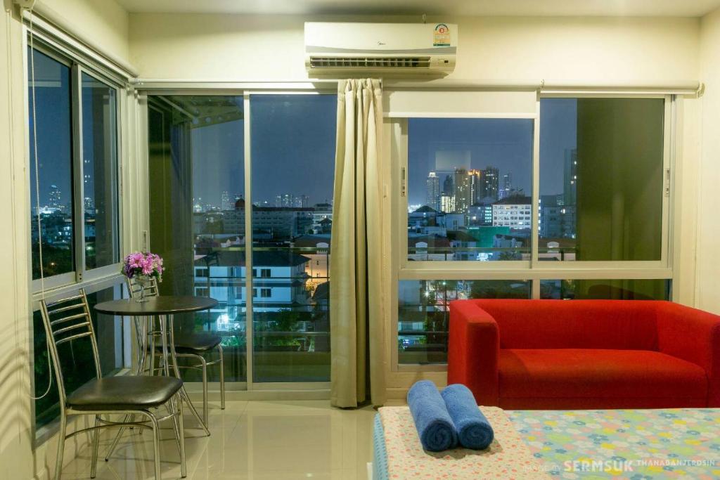Студио (Номер-студио с балконом), Отель Right Place Sathorn