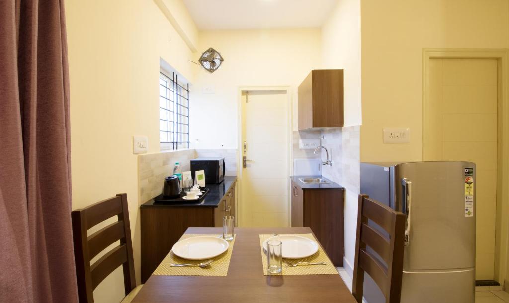 Двухместный ([Sanitized] Deluxe Double Room), Treebo Mel's Suites