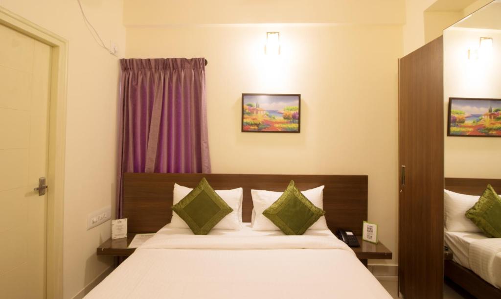 Двухместный ([Sanitized] Deluxe Double Room), Treebo Mel's Suites