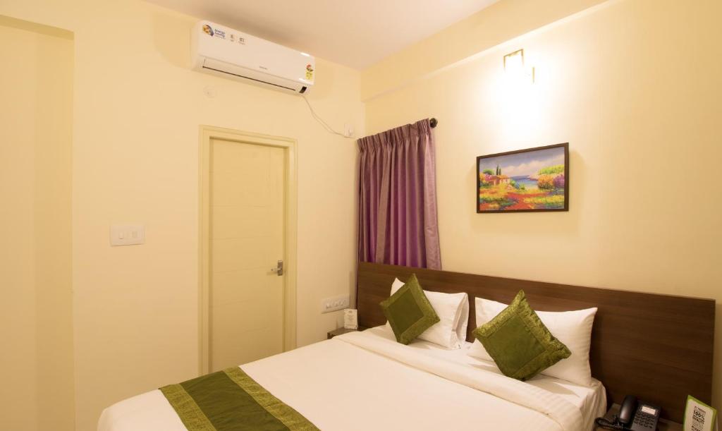 Двухместный ([Sanitized] Deluxe Double Room), Treebo Mel's Suites