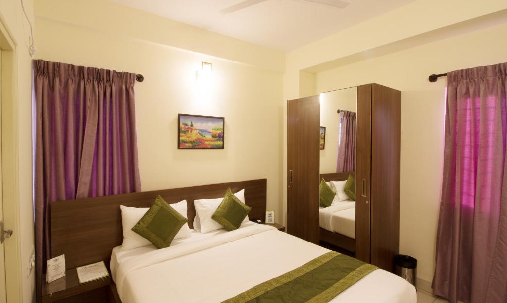 Двухместный ([Sanitized] Deluxe Double Room), Treebo Mel's Suites