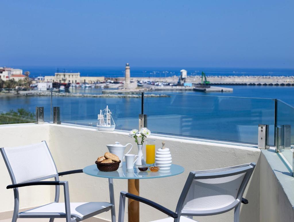 Сьюит (Суперлюкс с видом на море (для 2 взрослых и 2 детей)), Kyma Suites Beach Hotel